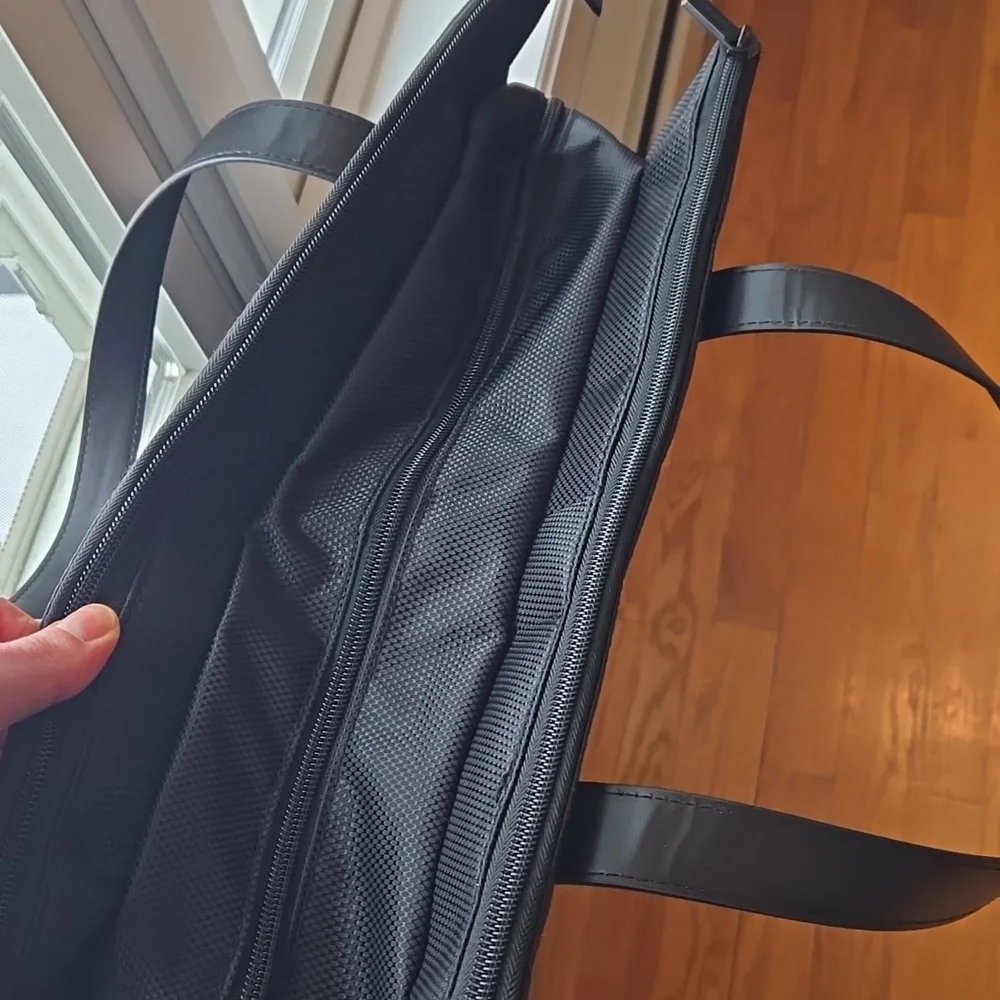 Kenneth Cole Reaction Black Weekender Travel Tote Bag Carry-On